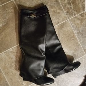 Kim Kardashian foldover boots